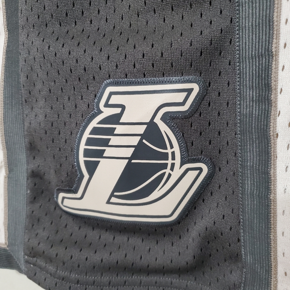 Mitchell And Ness 2009 Los Angeles Lakers Swingman Jersey basketball Shorts - Picture 3 of 12
